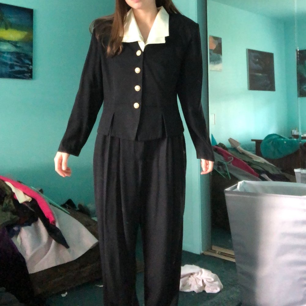 VINTAGE PANTSUIT w/ shoulder pads, black and white
